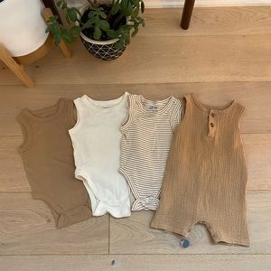 Neutral infant bodysuits